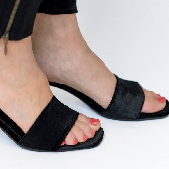 EUC Women’s Size 9 DbDk Fashion Suede Slide Sandals In Black 3” Heels - Picture 2 of 11